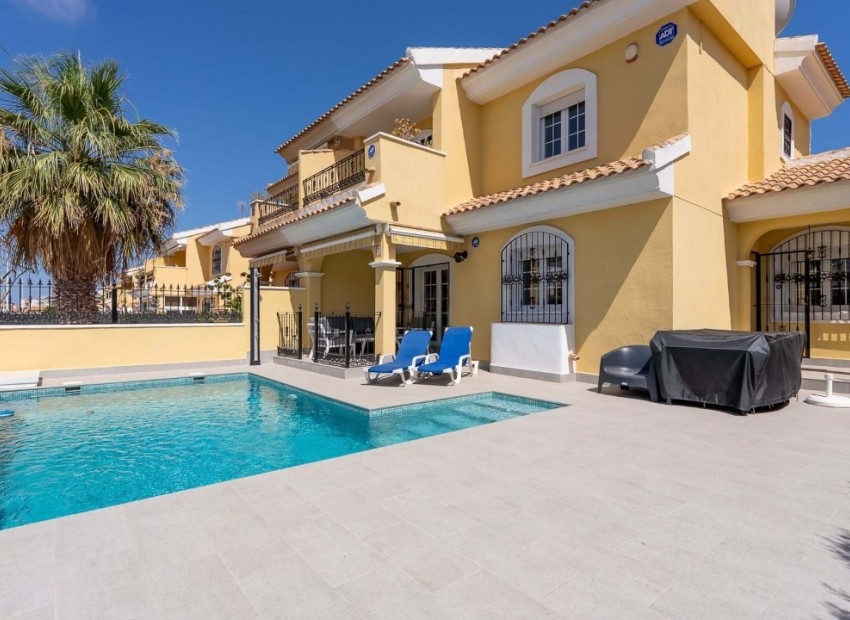 Sale - Villa -
Villamartin - Los Dolses