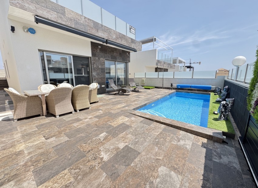 Sale - Villa -
Villamartin