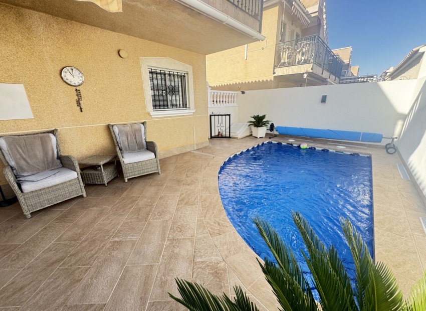 Sale - Villa -
Villamartin
