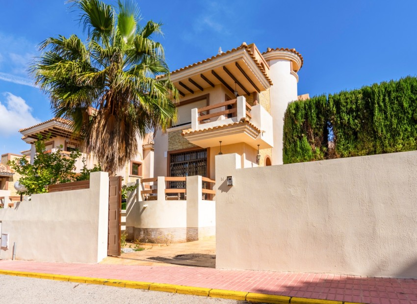 Sale - Villa -
Villamartín