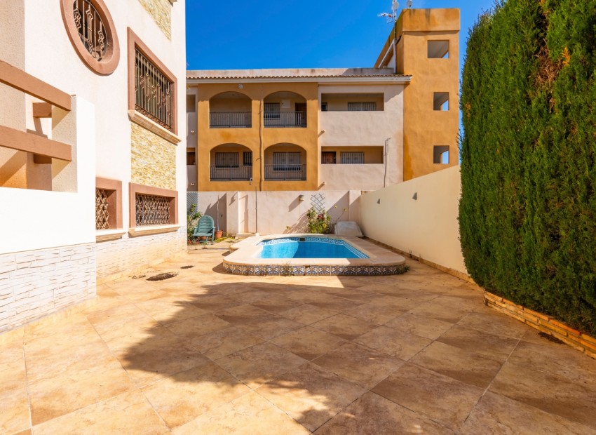 Sale - Villa -
Villamartín