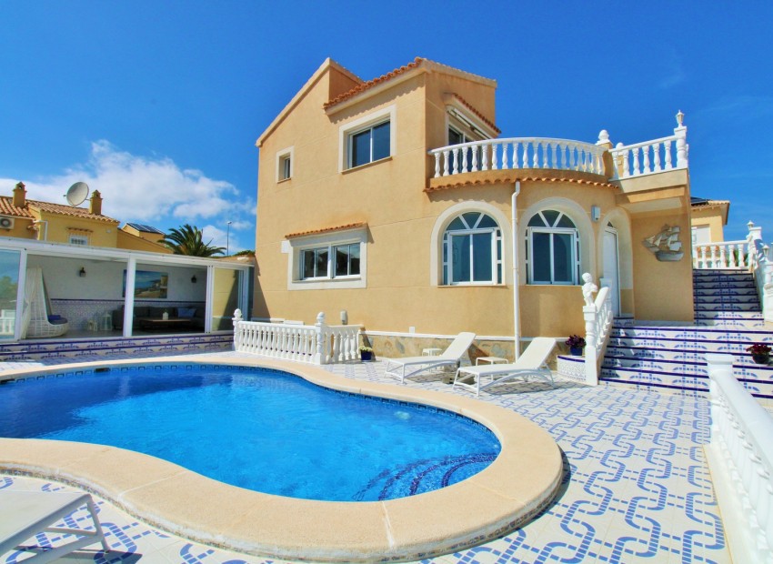 Sale - Villa -
Villamartin