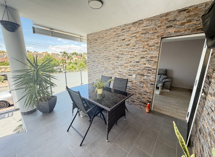 Sale - Villa -
Villamartin