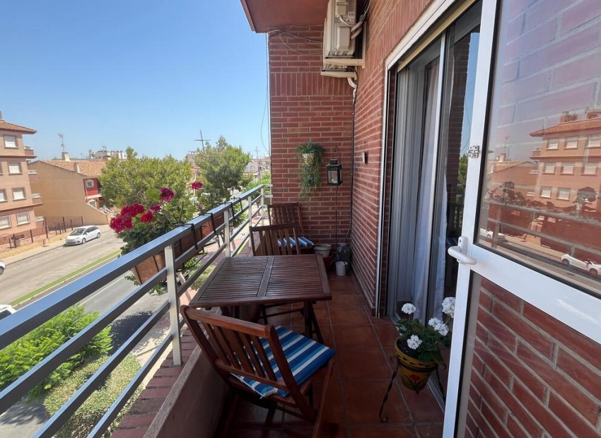 Venta - Apartamento / piso -
Algorfa