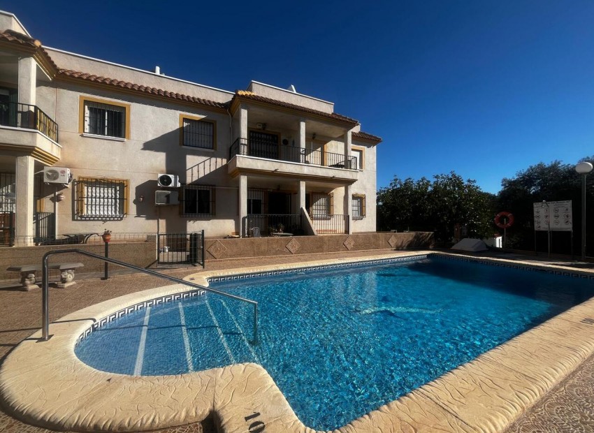 Venta - Apartamento / piso -
Algorfa