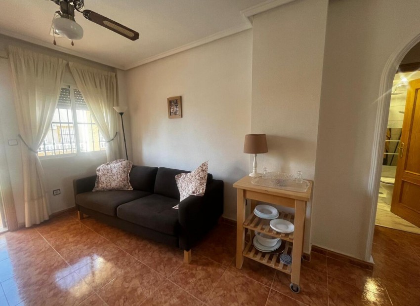 Venta - Apartamento / piso -
Algorfa