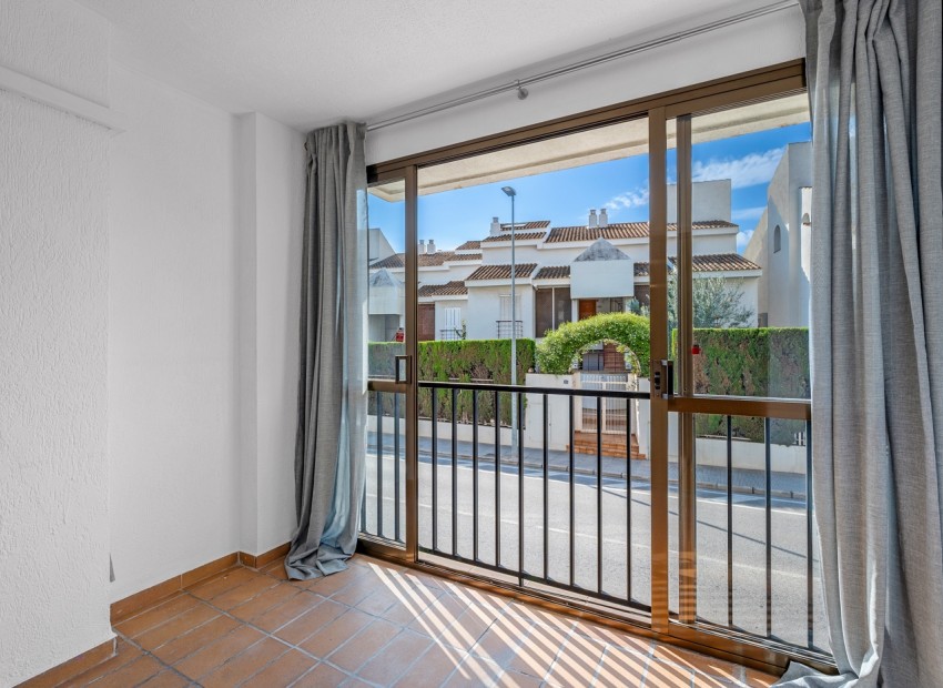 Venta - Apartamento / piso -
Altea