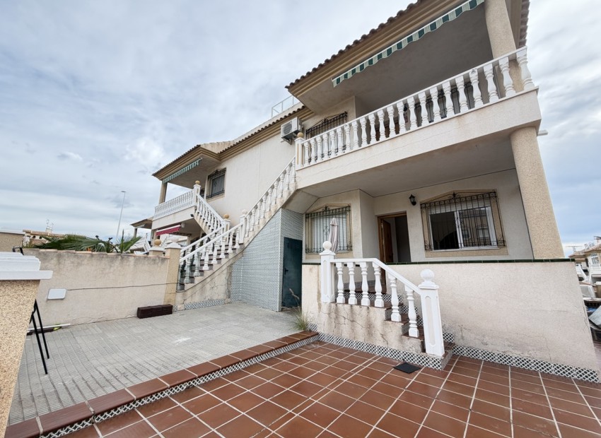 Venta - Apartamento / piso -
La Zenia