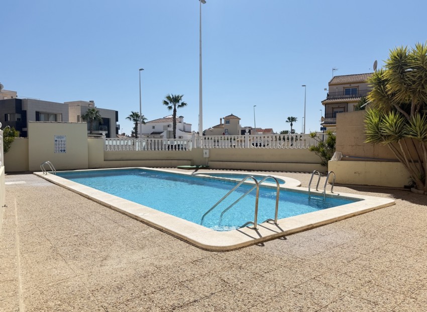 Venta - Apartamento / piso -
La Zenia