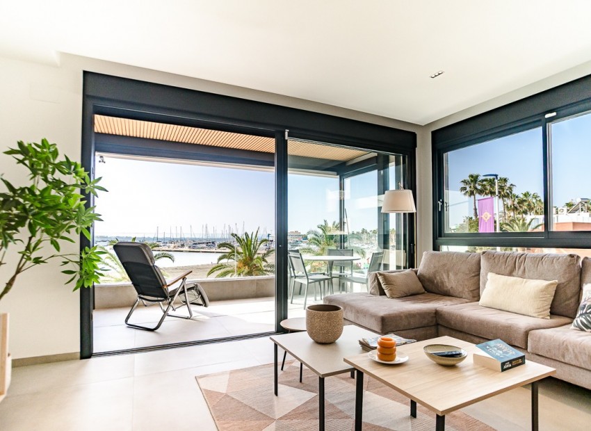 Venta - Apartamento / piso -
LO PAGÁN