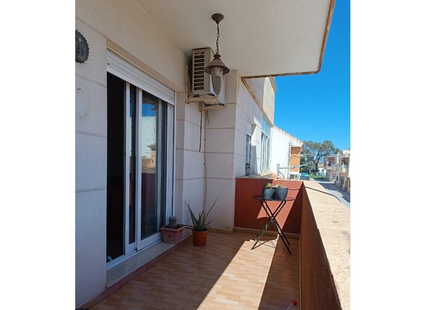 Venta - Apartamento / piso -
Los Montesinos