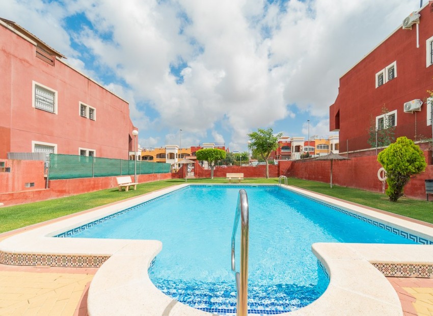 Venta - Apartamento / piso -
Orihuela Costa