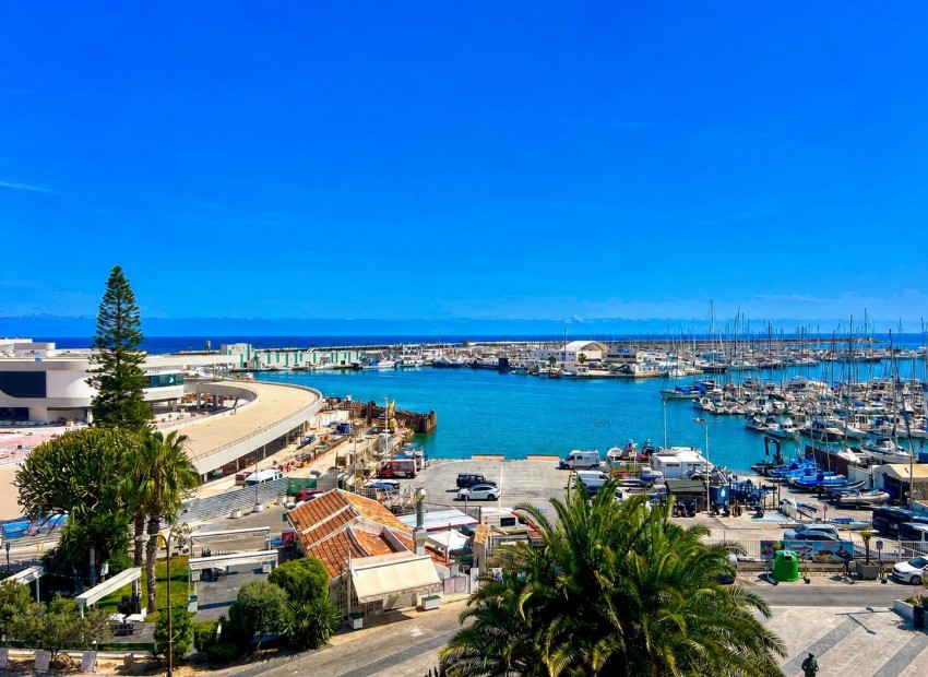 Venta - Apartamento / piso -
Torrevieja - Centro - Muelle Pesquero