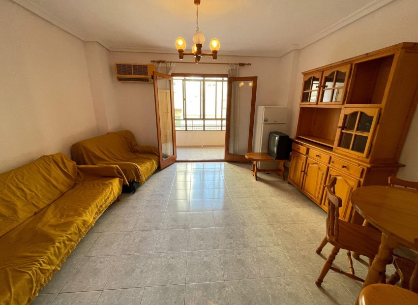 Venta - Apartamento / piso -
Torrevieja - Estacion de autobuses