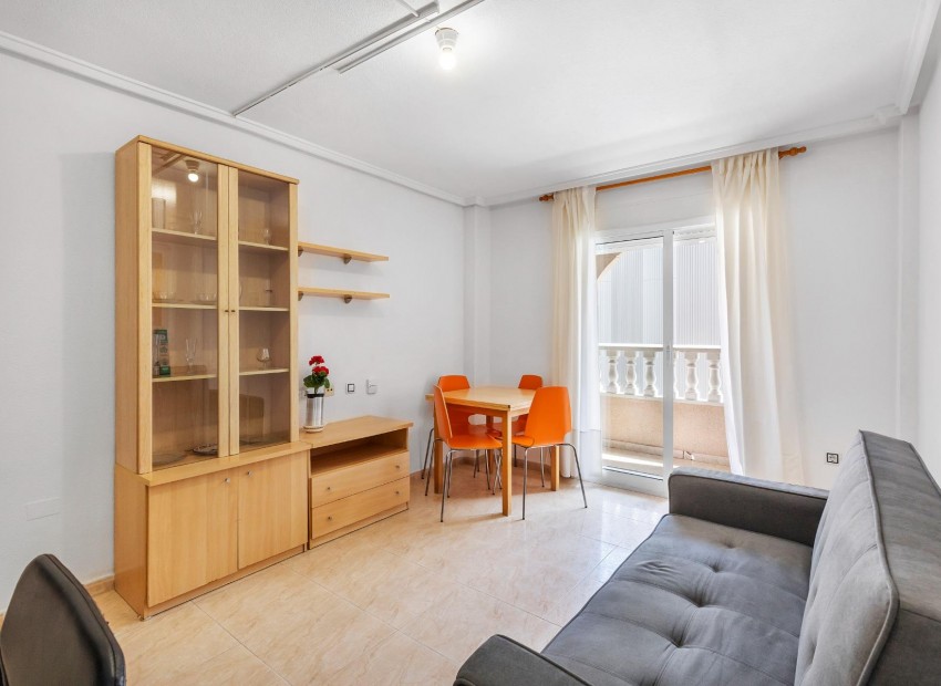Venta - Apartamento / piso -
Torrevieja - Estacion de autobuses