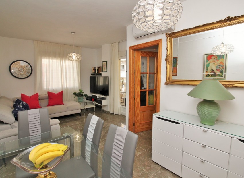 Venta - Apartamento / piso -
Torrevieja