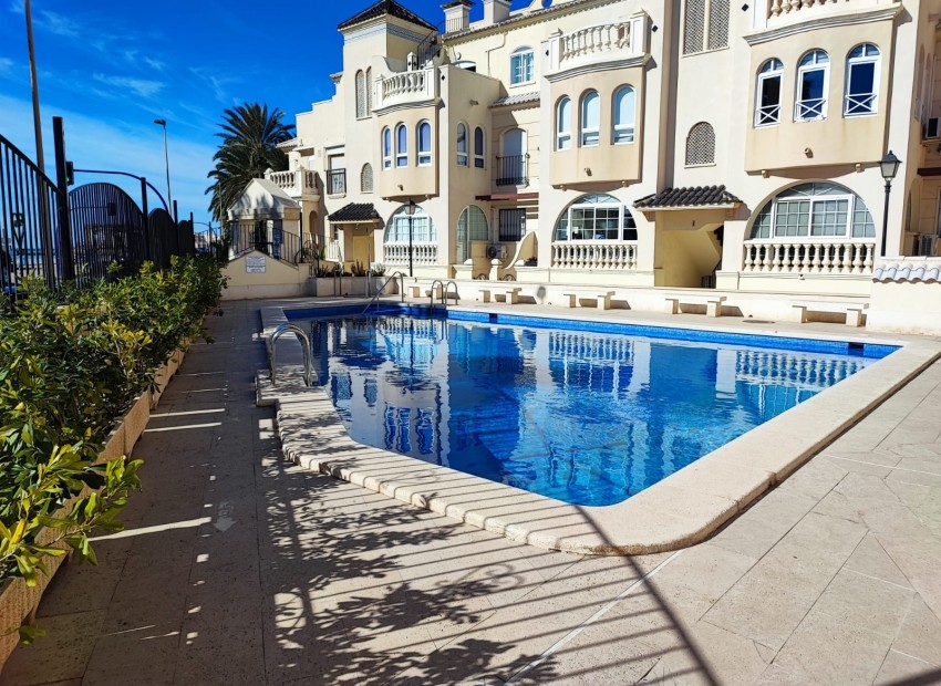 Venta - Apartamento / piso -
Torrevieja