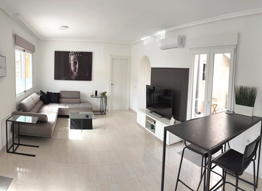 Venta - Casa -
Ciudad Quesada - Benimar