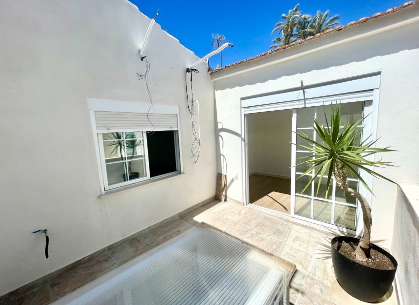Venta - Casa -
Daya Vieja