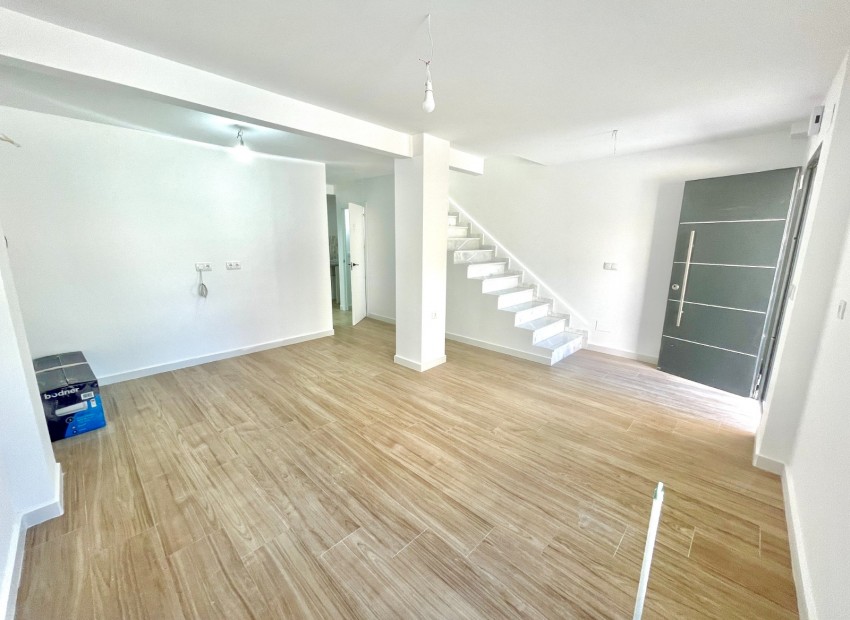 Venta - Casa -
Daya Vieja
