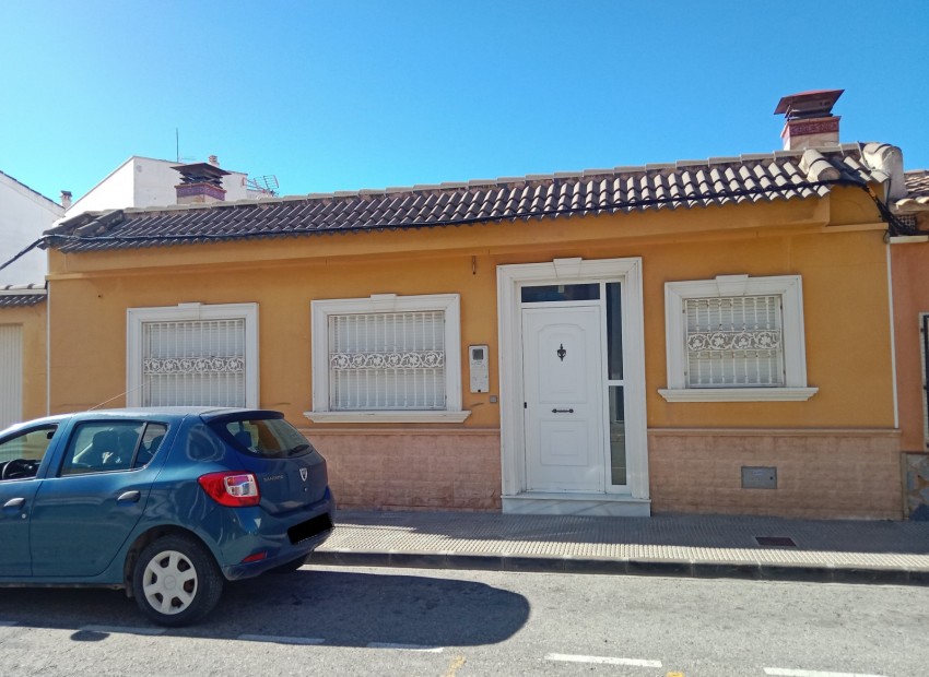Venta - Casa -
Los Montesinos