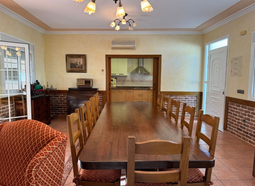 Venta - Casa -
Los Montesinos