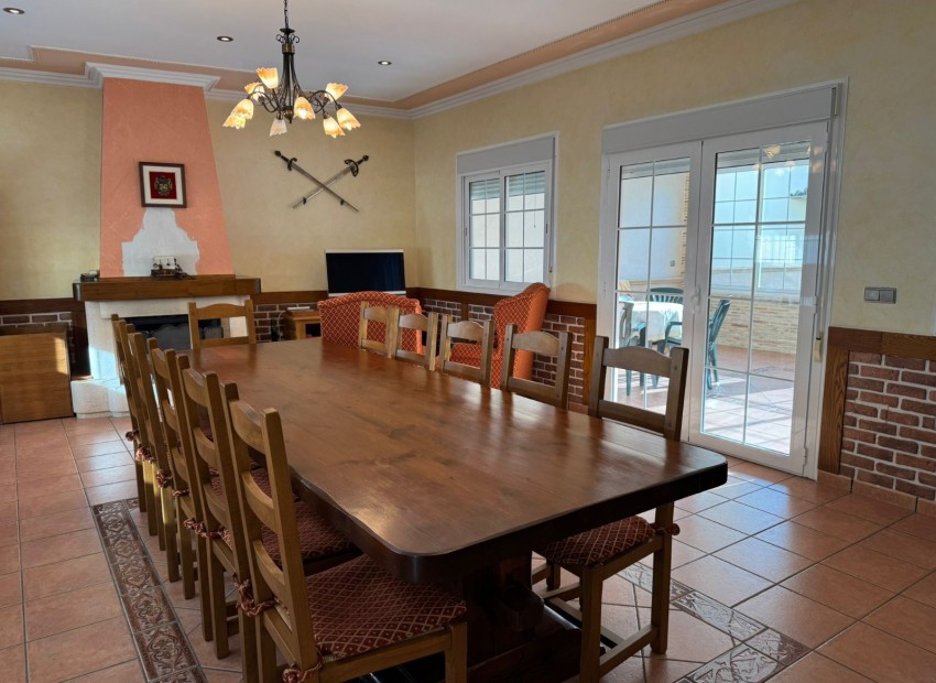 Venta - Casa -
Los Montesinos