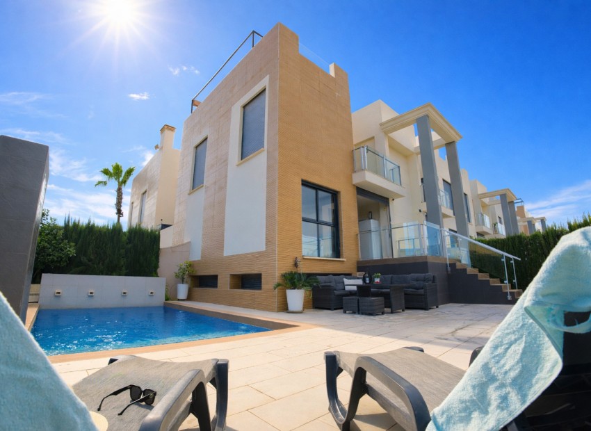 Venta - Casa -
Orihuela Costa - La Zenia