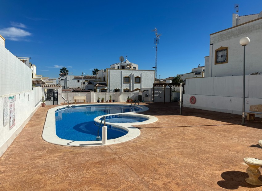 Venta - Casa -
Orihuela - Entre Naranjos Vistabella