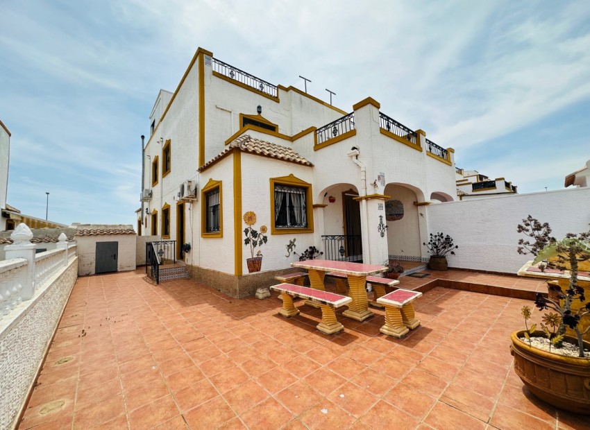 Venta - Casa -
Orihuela - Entre Naranjos Vistabella