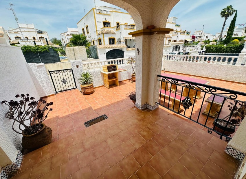 Venta - Casa -
Orihuela - Entre Naranjos Vistabella