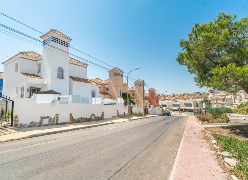 Venta - Casa -
San Miguel de Salinas - Las filipinas