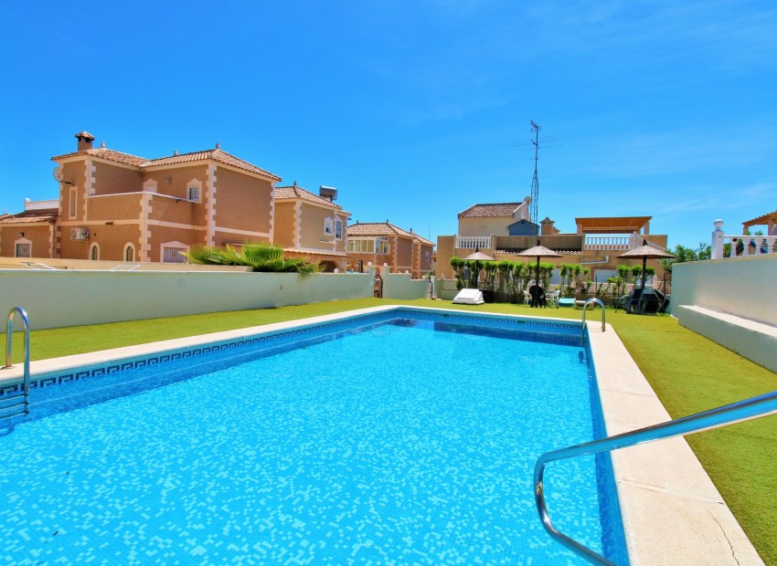Venta - Casa -
Villamartin