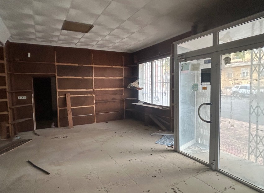 Venta - Comercial -
Jacarilla