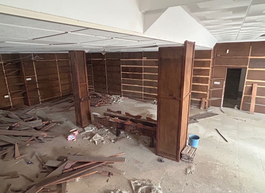 Venta - Comercial -
Jacarilla