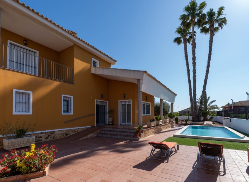 Venta - Finca Country Property -
Orihuela
