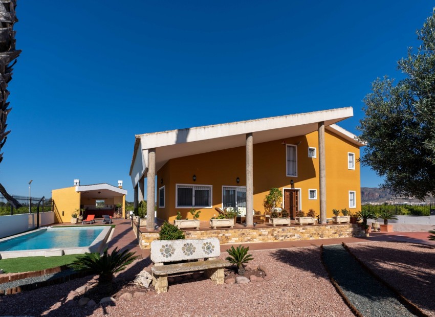 Venta - Finca Country Property -
Orihuela