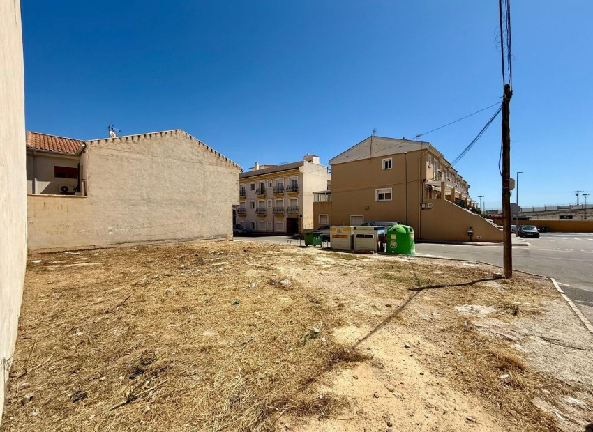 Venta - Plot -
San Miguel de Salinas - CENTRO URBANO