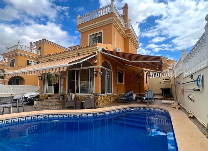 Venta - Villa -
Algorfa