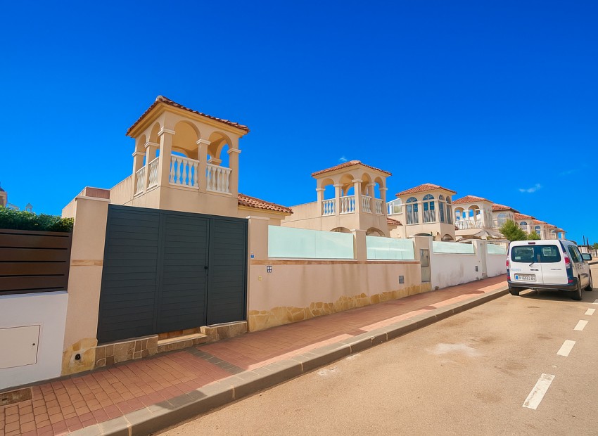 Venta - Villa -
Algorfa