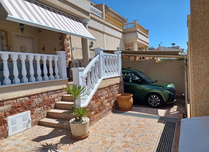 Venta - Villa -
Benijofar