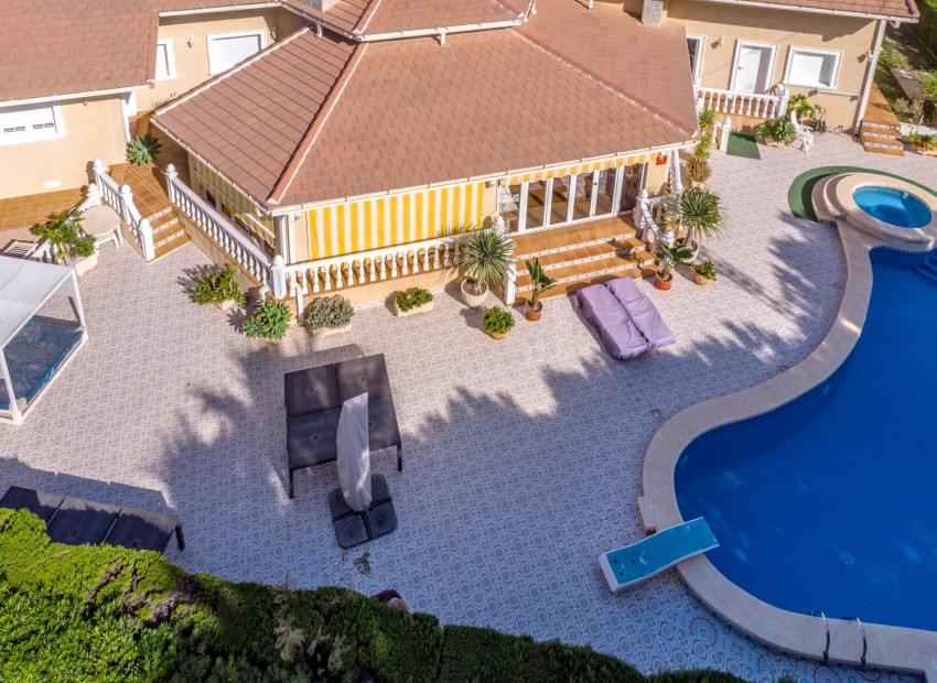 Venta - Villa -
Cabo Roig - Muy Cerca De La Playa