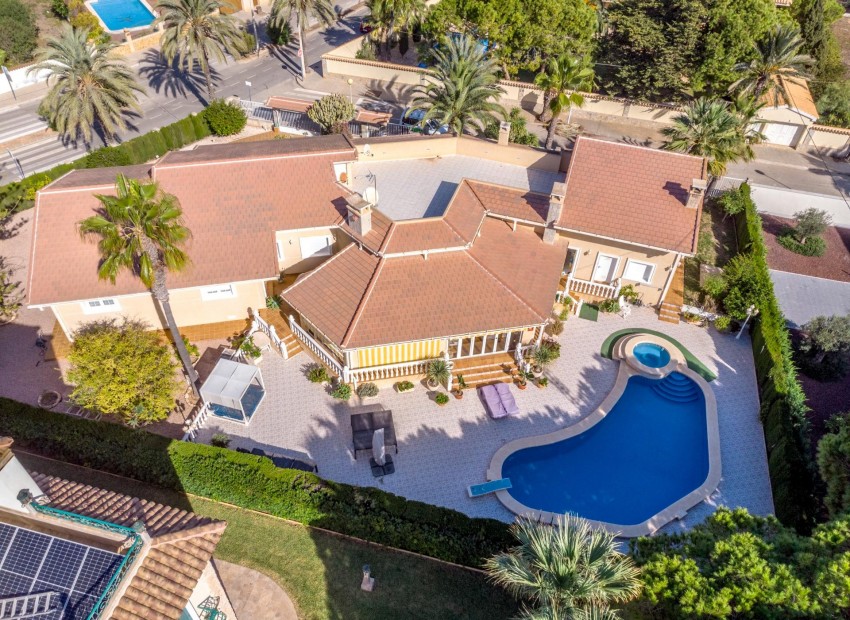 Venta - Villa -
Cabo Roig - Muy Cerca De La Playa