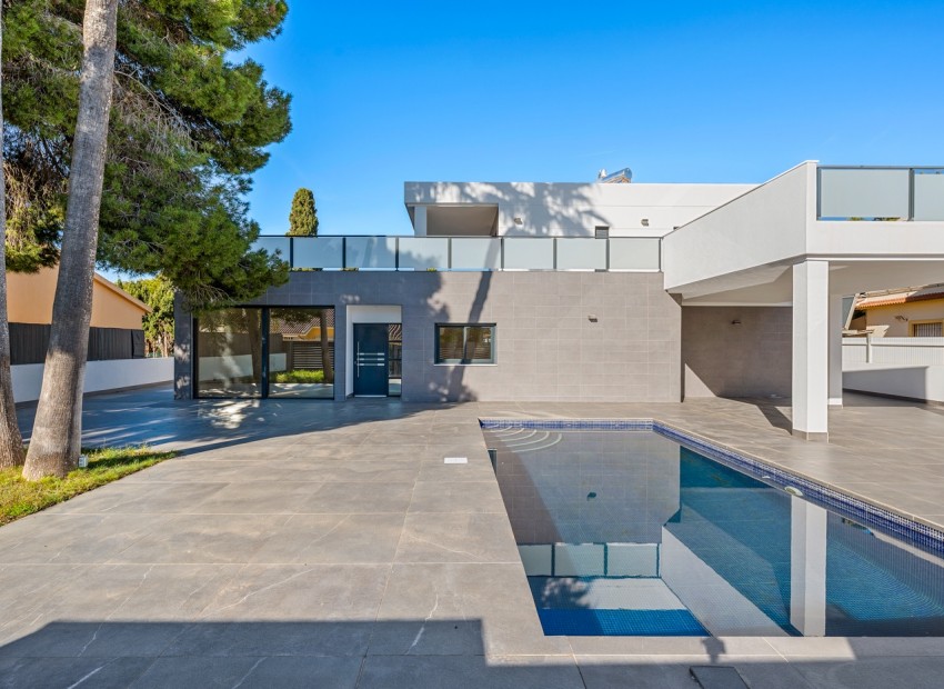 Venta - Villa -
Campoamor