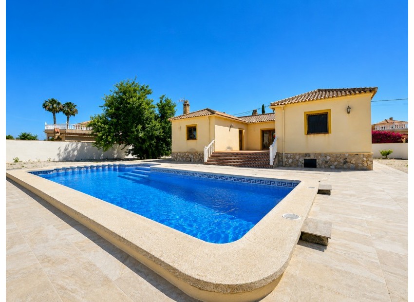 Venta - Villa -
Catral