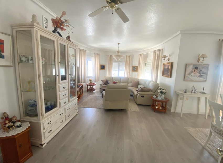 Venta - Villa -
Ciudad Quesada - Central Quesada