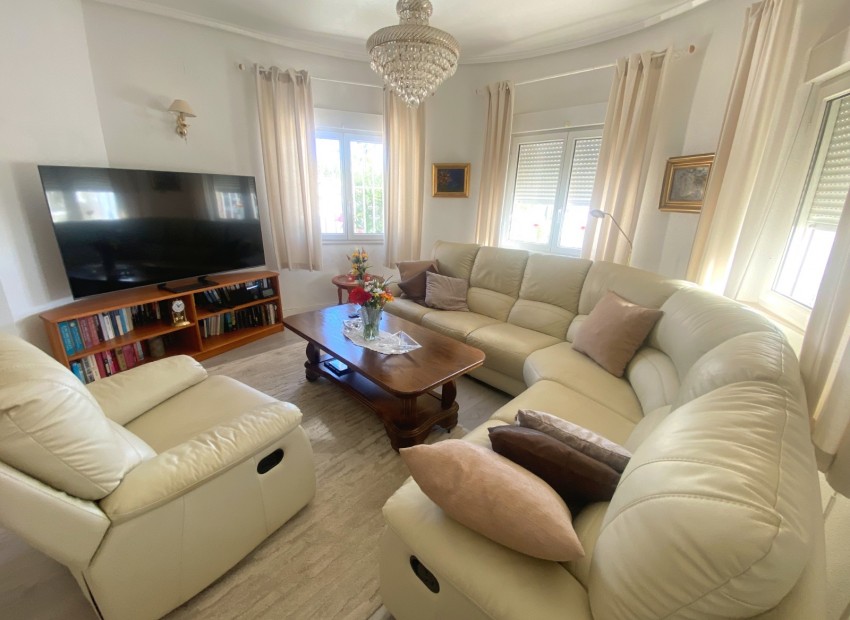 Venta - Villa -
Ciudad Quesada - Central Quesada