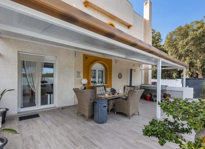 Venta - Villa -
Guardamar del Segura - Urbanizaciones