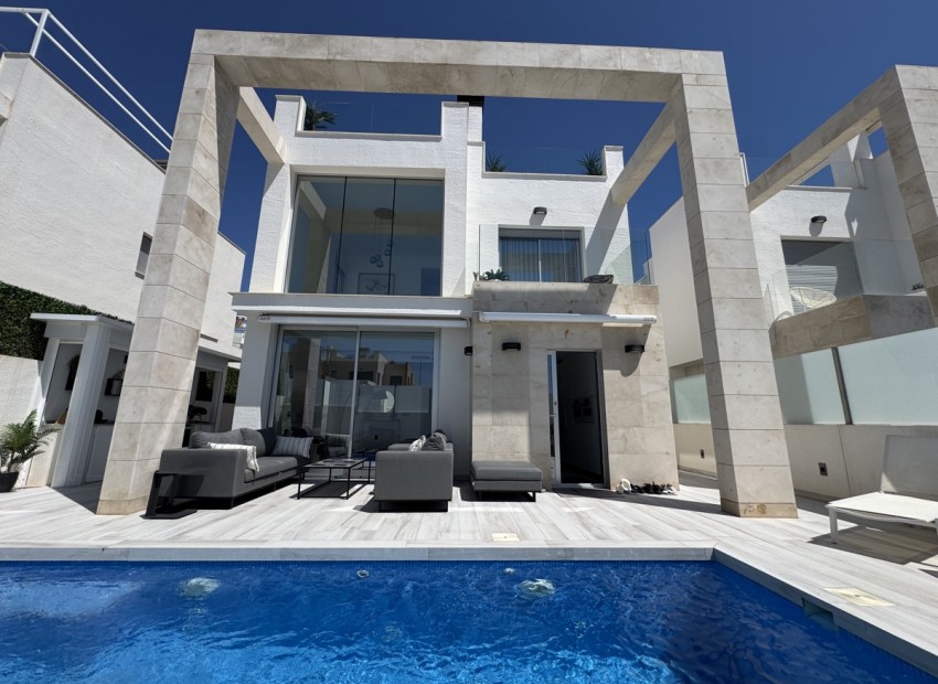 Venta - Villa -
Lomas de Cabo Roig