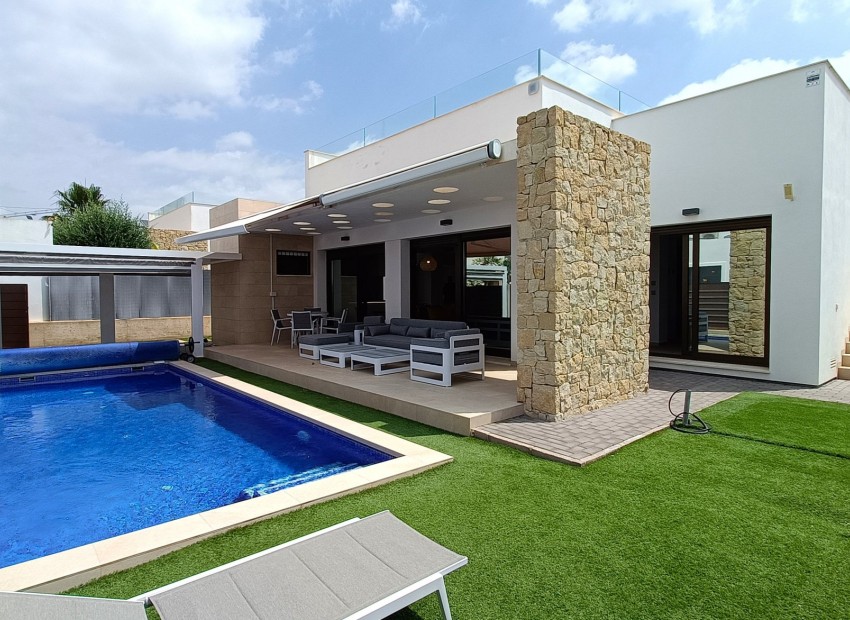 Venta - Villa -
Los Montesinos - Entre Naranjos / Vistabella Golf